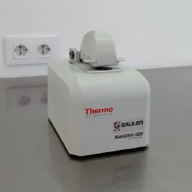 Thermo Scientific NanoDrop 2000 Microvolume UV-Vis Spectrophotometer