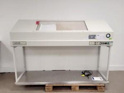 Labcaire HLF18 Laminar Flow Cabinet Lab-cover