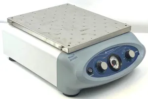 Barnstead Lab-Line MaxQ 2000 Analog Benchtop Orbital Shaker, 2 of 8