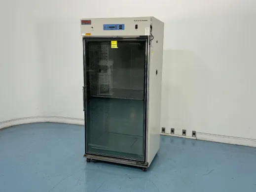 Thermo Scientific Reach-In CO2 Incubator for Controlled Cell Culture