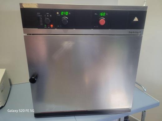 MEMMERT ULE 500 / 220 ° C drying oven / incubator with forced convection-cover