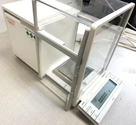 Mettler Toledo AT201 Analytical Balance with 205g Capacity and 0.0001g Readability, 7 of 10