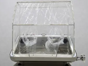 Clean Air Glove Box for Operator and Environmental Protection, 3 of 5