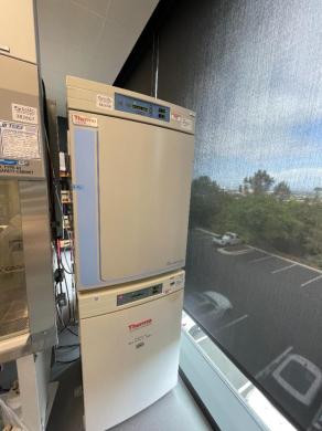 Thermo Forma Series II Water Jacketed Double Stack CO2 Incubator-cover