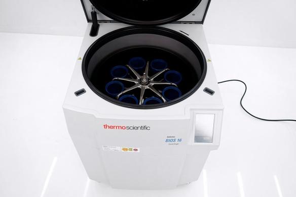 Thermo Scientific Sorvall Bios 16 Refrigerated Centrifuge with 8 × 1 L Rotor-cover