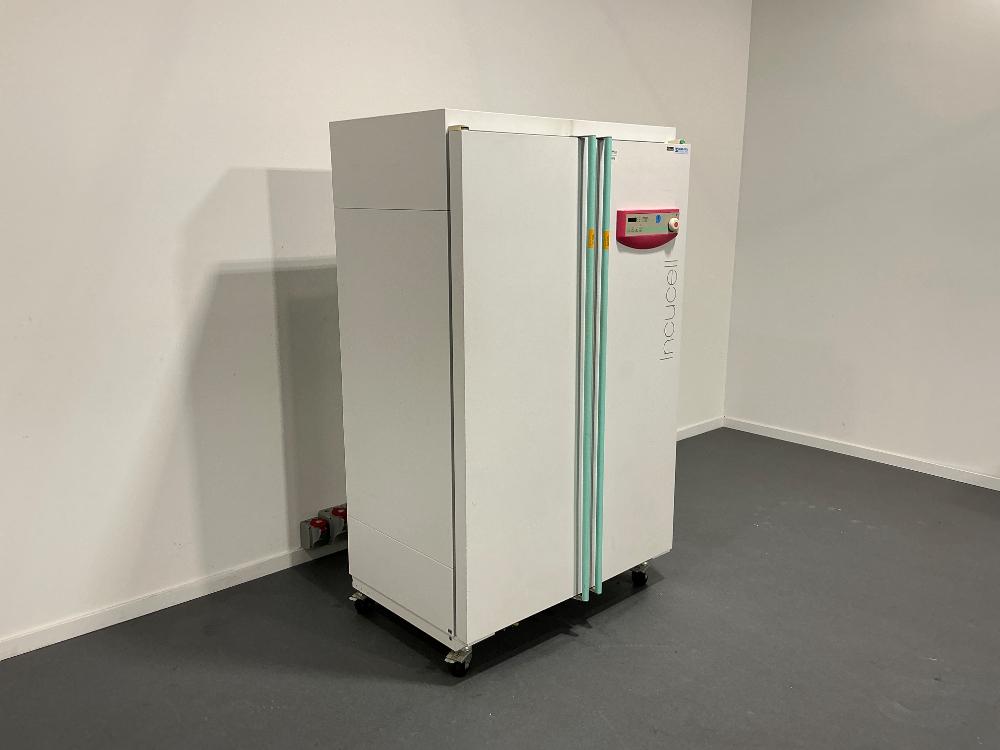 MMM Medcenter Incucell 707 Laboratory Incubator with Digital Temperature Control