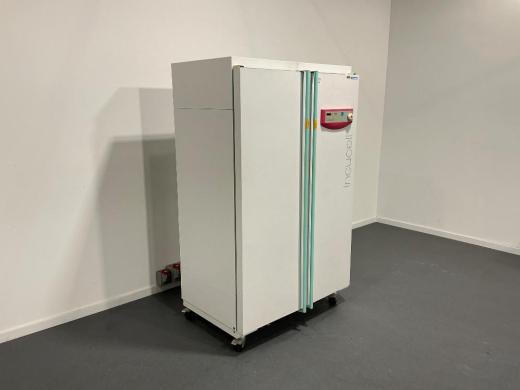 MMM Medcenter Incucell 707 Laboratory Incubator with Digital Temperature Control-cover