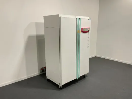 MMM Medcenter Incucell 707 Laboratory Incubator with Digital Temperature Control