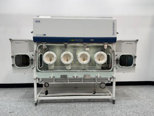 Esco Isoclean Positive Pressure 4 Glove Containment Isolator with Sentinel GOLD Controller-cover