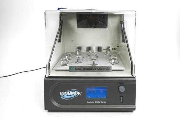 Eppendorf New Brunswick Innova 40 Incubator Shaker, 25 mm Orbit-cover