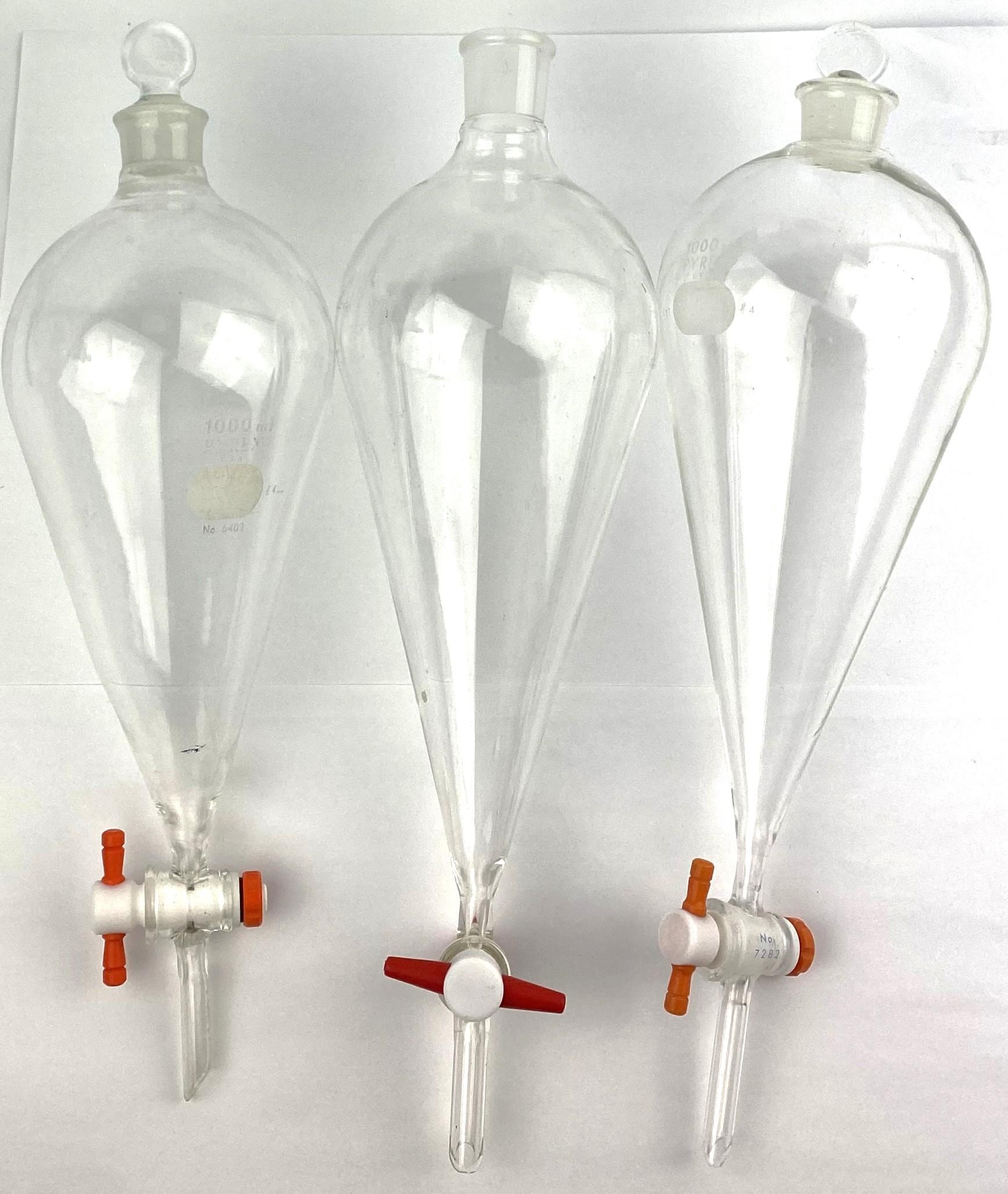 Corning PYREX 6402 1000mL Pear-Shaped Squibb Separatory Funnel with PTFE Stopcock