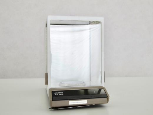 Mettler AE100 Analytical Balance for Precision Weighing-cover