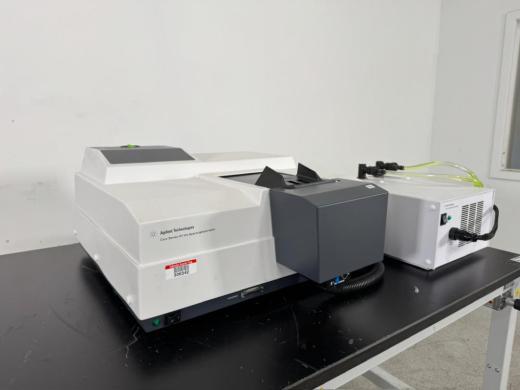 Agilent Technologies Cary Series G9821A UV-Vis Spectrophotometer with Temperature Controller-cover