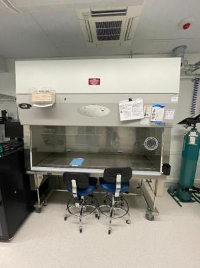 Nuaire LabGARD ES 6' Class II Biological Safety Cabinet for Containment and Sterile Work-cover