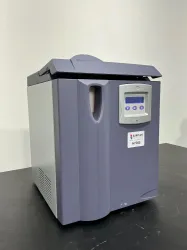 Parker 110HMD Hydrogen Gas Generator for High-Purity Laboratory Gas Supply, 2 of 4