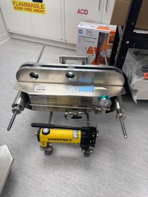 Millipore MP0DPILOT High-Pressure Filter Cassette Holder with Hydraulic Pump-cover