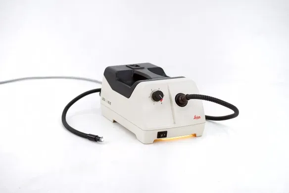 Leica CLS 150 XE Microscope Cold Light Source 150 W 30111430