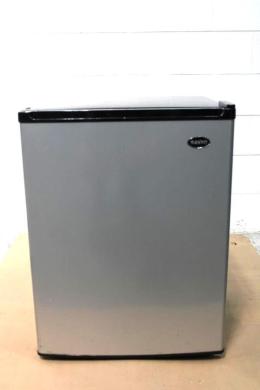Sanyo SR-2570M Compact 2.5 cu ft Laboratory Refrigerator for Cold Storage-cover