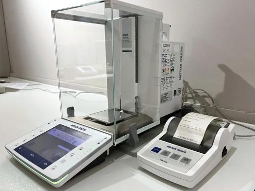 Mettler Toledo XPE205DR Dual Capacity Analytical Balance with Draft Shield-cover