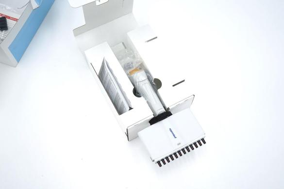 Eppendorf Xplorer 12-Channel Electronic Pipette, 15–300 µL-cover