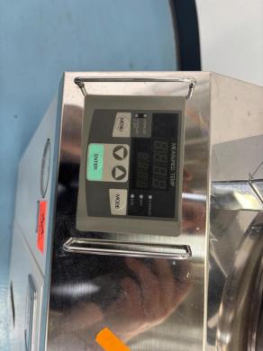 Yamato SM501 Vertical Laboratory Sterilizer Autoclave with Front-Access Door-cover
