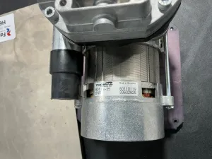 Air Liquide Cryostat with Integrated Compressor for Controlled Low-Temperature Research, 4 of 4