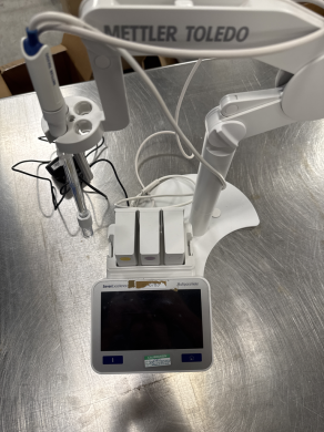 Mettler Toledo SevenExcellence Multiparameter Meter for pH, Conductivity, and Ion Analysis-cover