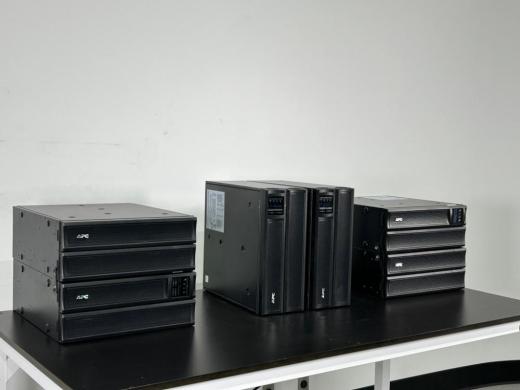 APC Smart-UPS SMX2000LV Tower and SMX120BP Battery Pack Uninterruptible Power Supplies-cover