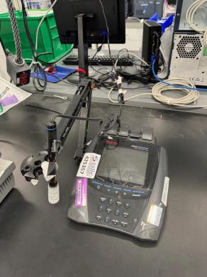 Thermo Scientific Orion VersaStar Advanced Electrochemistry Meter for Electrochemical Analysis-cover