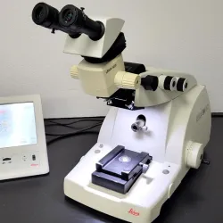 Leica Ultramicrotome EM UC7 with MZ6 Pod and Tilting Binocular Head, 4 of 7