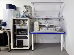 Bruker MicrOTOF II Time-of-Flight Mass Spectrometer with Gilson 215 Liquid Handler, 2 of 6