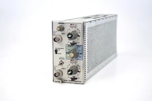 Tektronix 7A18A Dual-Trace Plug-In Amplifier for 7000-Series Oscilloscopes