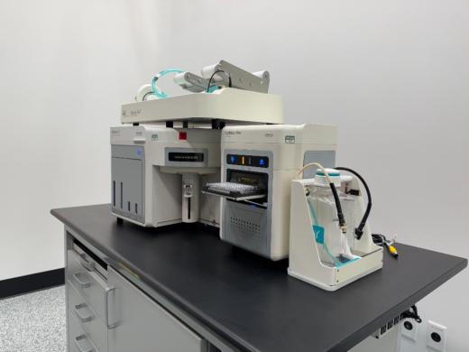 Invitrogen Attune NxT AFC2 Acoustic Focusing System w/ CytKick AutoSampler-cover