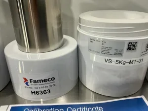 METTLER TOLEDO 5 kg Nominal Calibration Weight Set of 5 Pieces, Model 30406482, 3 of 4