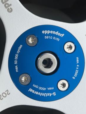 Eppendorf 5910 Ri Refrigerated Benchtop Centrifuge with Touchscreen Control-cover