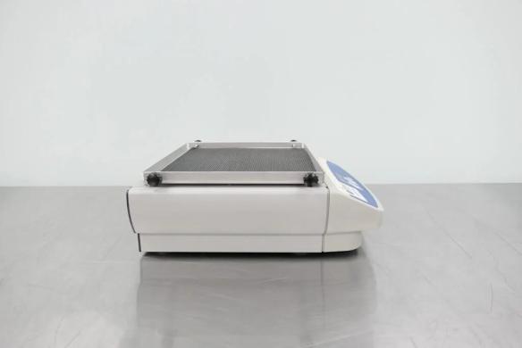 VWR 3500 Orbital Shaker with Digital Control and 35lb Load Capacity-cover