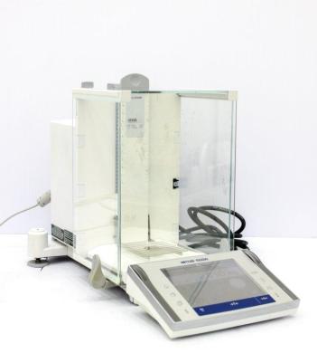 Mettler-Toledo XP205 Analytical Balance with 0.01mg Readability-cover