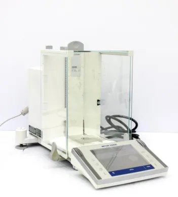 Mettler-Toledo XP205 Analytical Balance with 0.01mg Readability