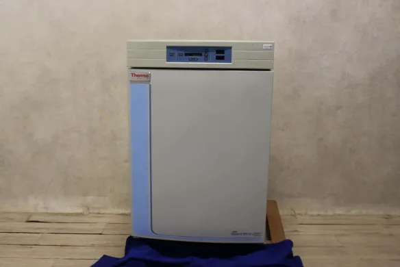 Thermo Scientific 3121 Water-Jacketed CO₂ Incubator