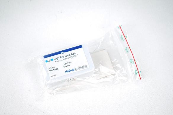 Hellma 100-10-40 10 mm SUPRASIL Quartz Cuvette, 1 Piece-cover