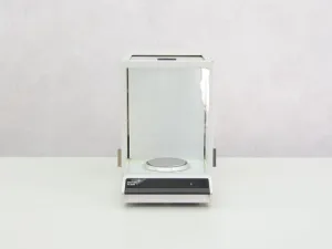 Mettler AE200 Precision Analytical Balance for Accurate Weighing, 2 of 4