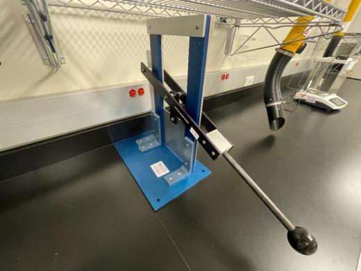 Braintree Scientific Rodent Tail Guillotine for Precise Rodent Tail Sampling-cover