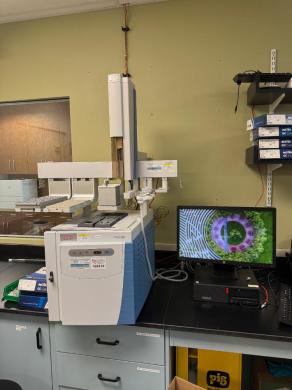 Thermo Scientific Trace 1300 Series Gas Chromatography System with Autosampler-cover