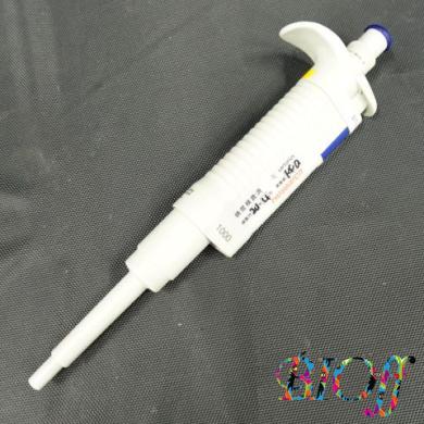 Eppendorf Research Adjustable Single-Channel Pipette 100–1000 µL-cover