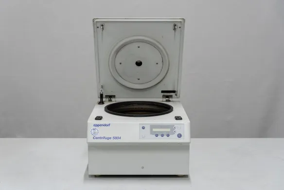 Eppendorf 5804 Non-Refrigerated Centrifuge with A-4-44 Rotor