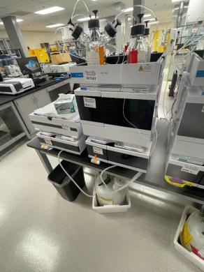 Agilent 1260 Infinity II HPLC System with Diode Array Detector and Vialsampler Autosampler-cover