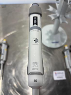 Eppendorf Research Plus x6 Single-Channel Adjustable Volume Micropipettes Set-cover