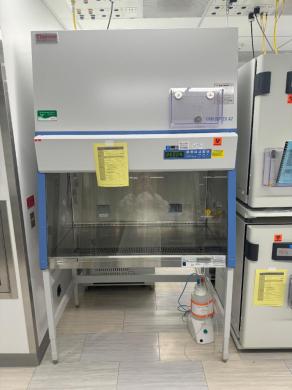 Thermo 1300 Series A2 4-Foot Biosafety Cabinet-cover