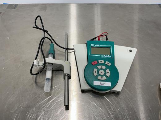 Metrohm 827 pH Lab Benchtop pH Meter with Electrode Holder and Stand-cover