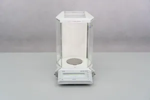 Mettler AG204 Analytical Balance with 210g Capacity and 0.1mg Accuracy, 2 of 3